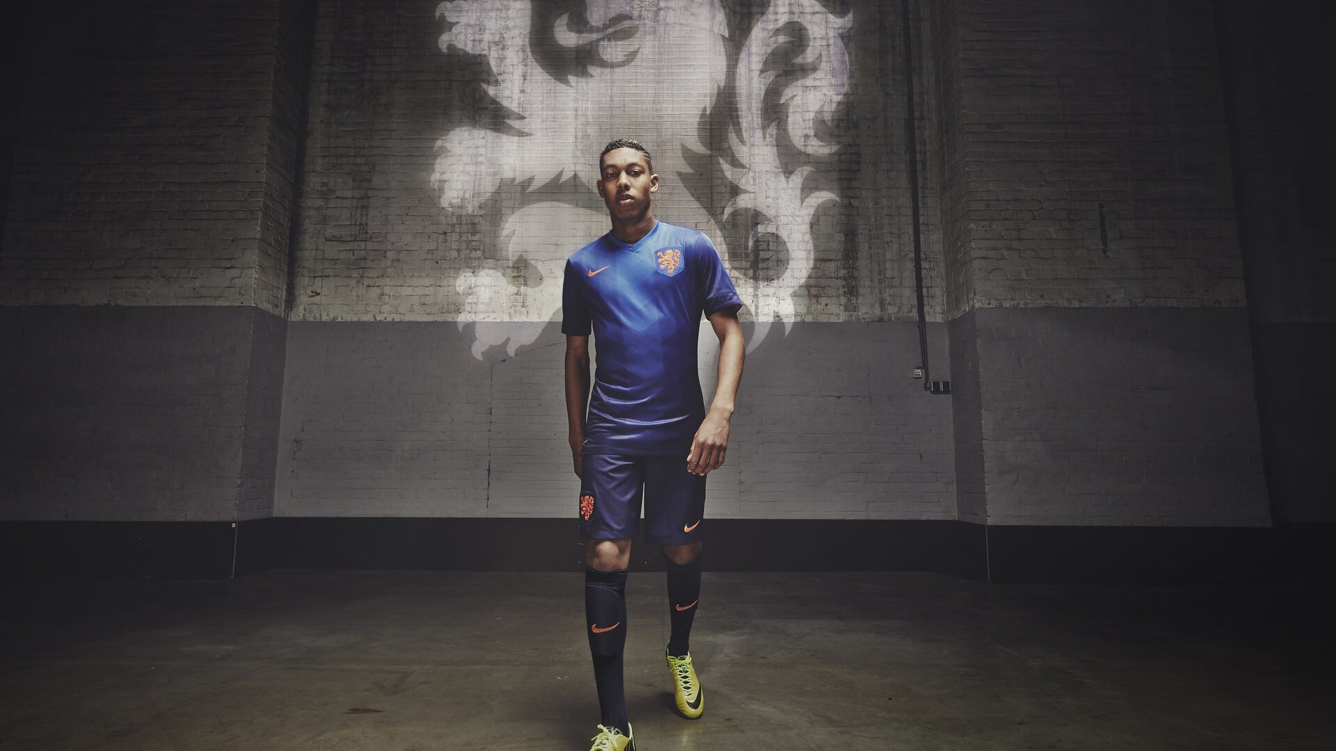 晚间灯光跑比赛,点亮城市的运动星空,灯光下跑步的说说